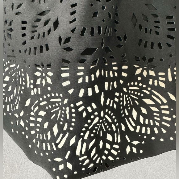 Black Strapless Bandeau Bikini Top With Geometric Floral Cutout Overlay - Picture 3 of 4